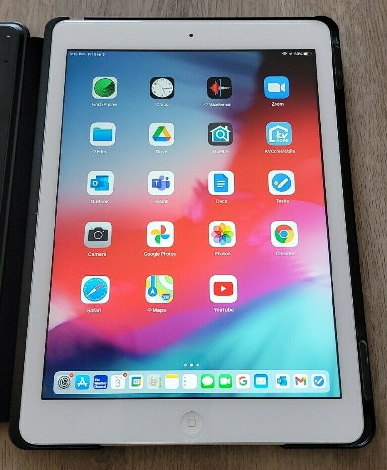 Apple iPad Air 1st Generation, 9.7in (16GB) Wi-Fi Retina Siri