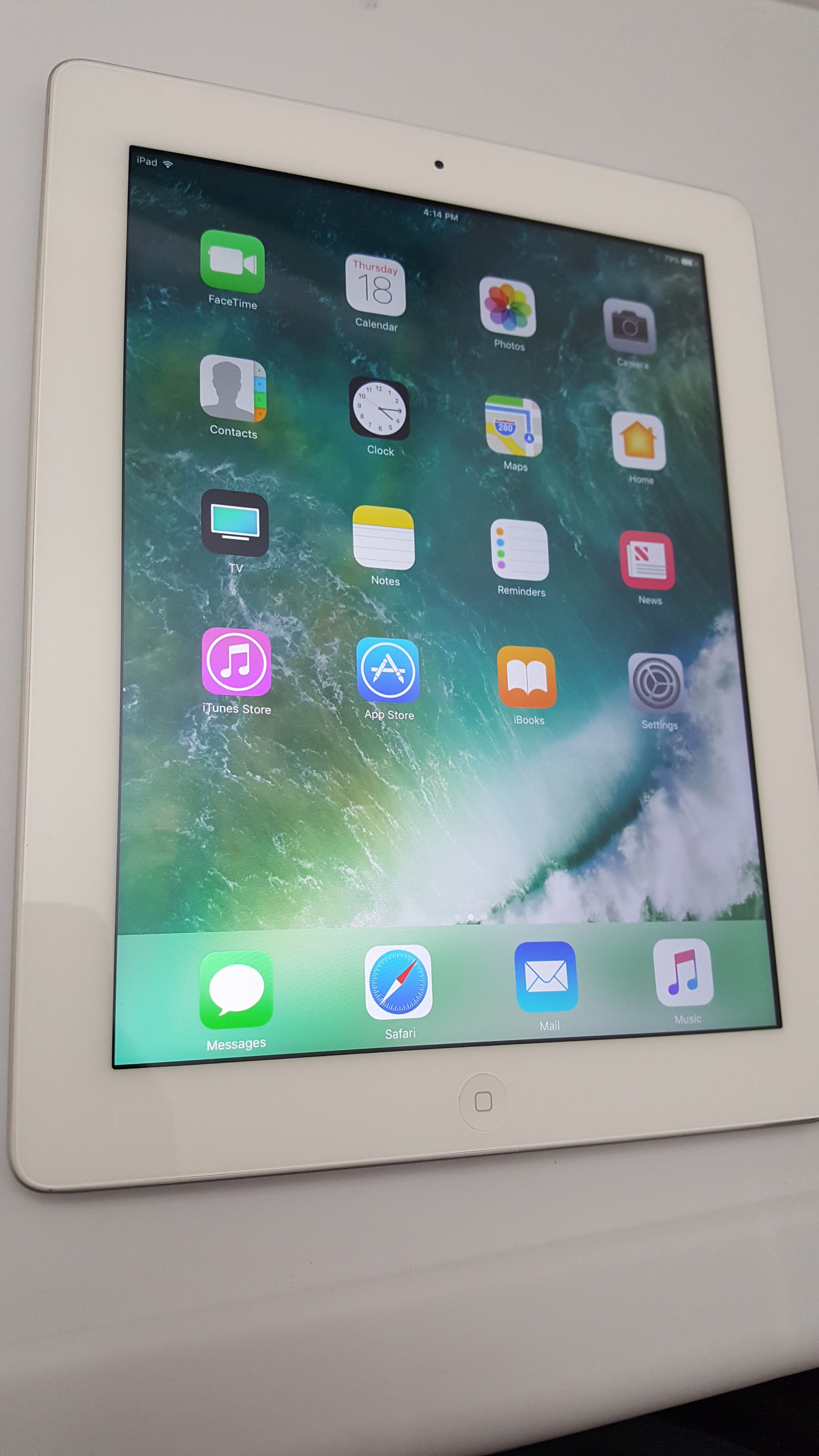 Apple iPad 4th selling Gen Retina WiFi Tablet 9.7