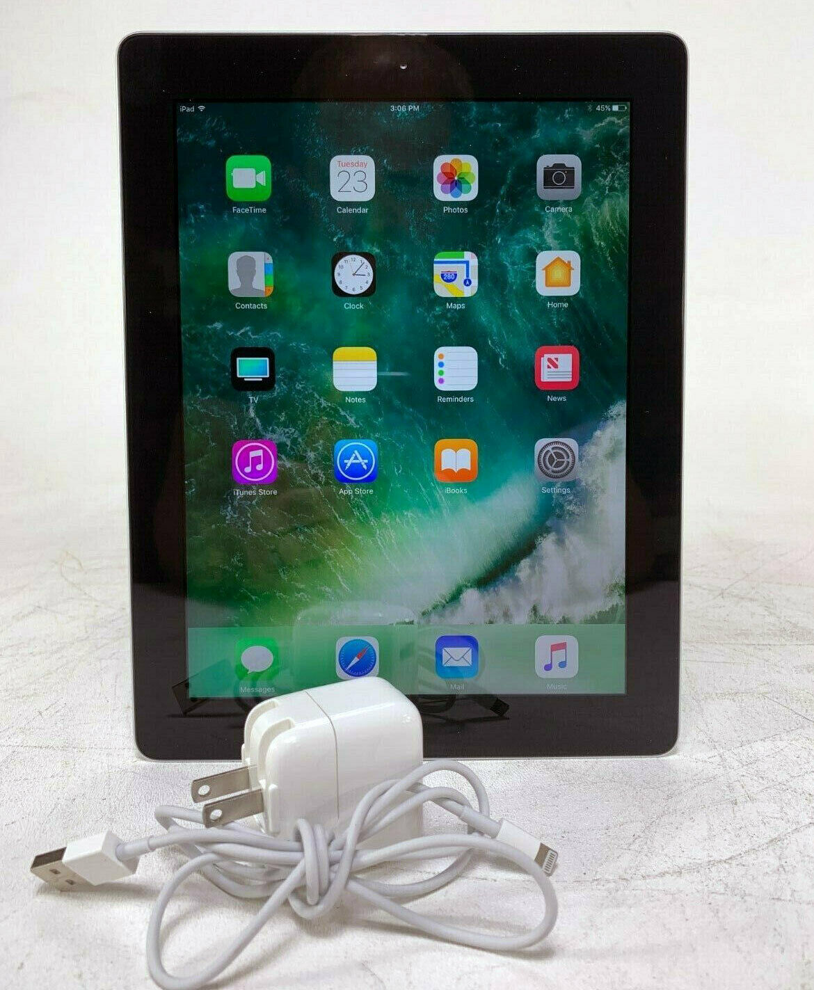 Apple iPad 4th Generation 32GB in outlets Black