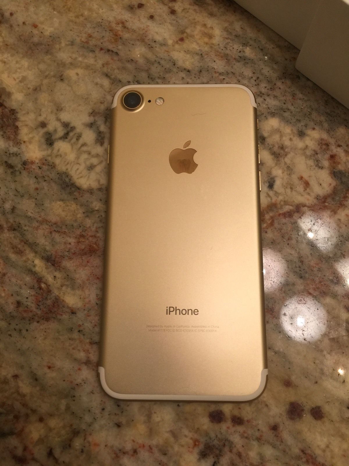 Apple iPhone 7 (128GB) 4.7