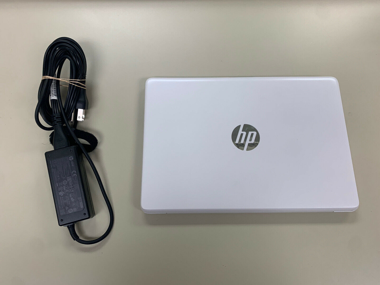 HP Stream 11 authentic Laptop in White 32 gb