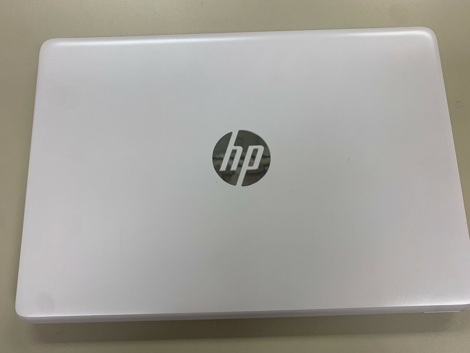 HP Stream 11 authentic Laptop in White 32 gb