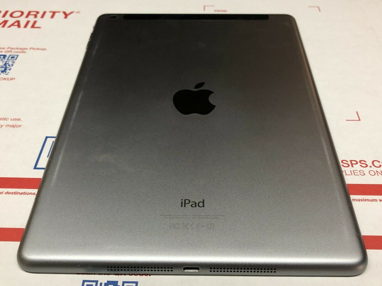 Apple iPad Air 1st Generation, 9.7in (16GB, 32GB, 64GB, 128GB) Wi 